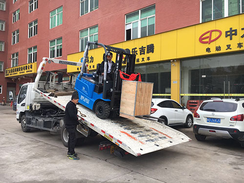 廈門電動(dòng)叉車公司，銷售比亞迪電動(dòng)叉車2.5噸一臺(tái)